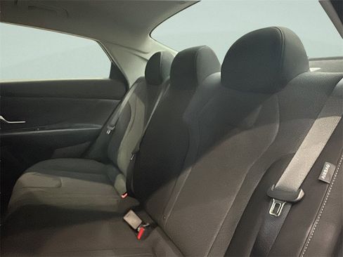 Certified 2025 Hyundai Elantra SE image 10