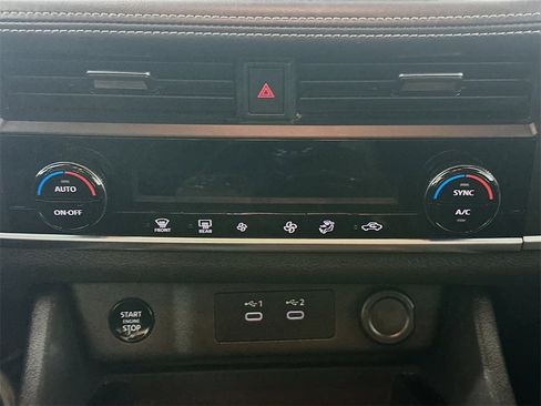 Used 2024 Nissan Rogue SV image 18