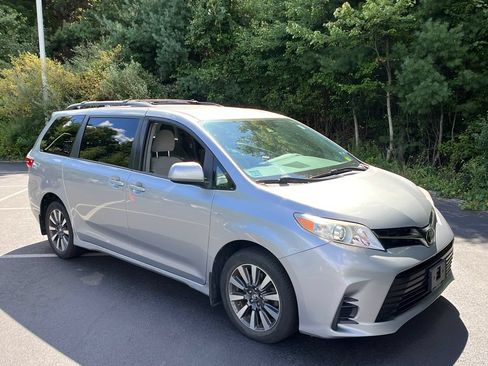 Used 2018 Toyota Sienna LE AWD/4WD image 7