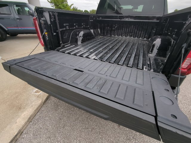 Used 2025 GMC Sierra 1500 SLT AWD/4WD image 36