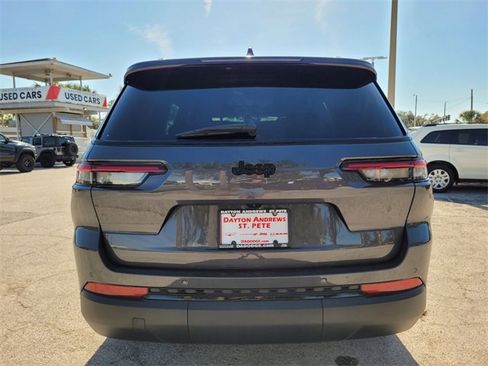 Certified 2025 Jeep Grand Cherokee L Altitude image 8
