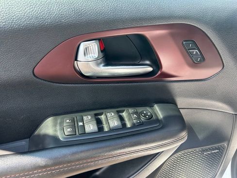 Used 2020 Chrysler Pacifica Limited FWD image 17