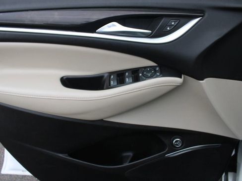 Used 2020 Buick Enclave Essence FWD image 28