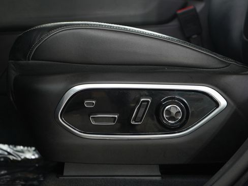 Used 2023 Jeep Grand Cherokee Overland w/ Advanced Protech Group III image 23