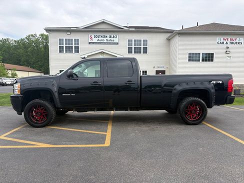 Used 2011 Chevrolet Silverado 2500 LT w/ Interior Plus Package AWD/4WD image 1