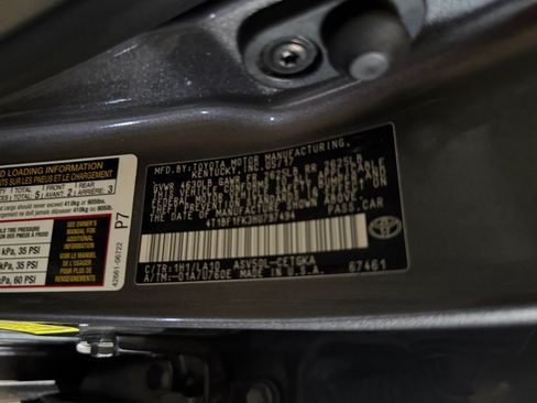 Certified 2017 Toyota Camry XLE FWD image 39