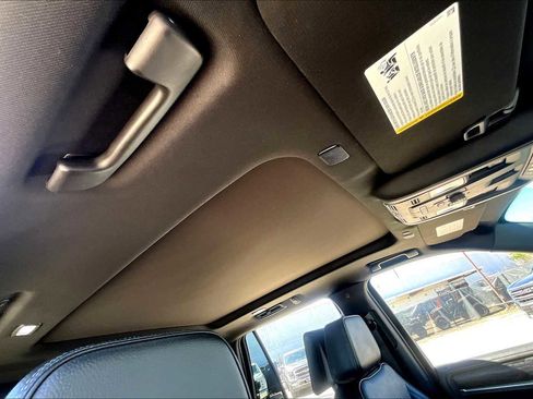 Used 2021 GMC Yukon Denali w/ Denali Premium Package image 14