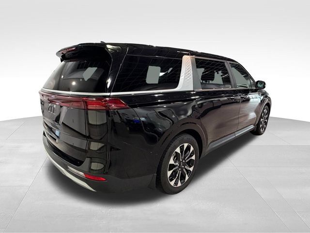 Used 2024 Kia Carnival EX FWD image 5