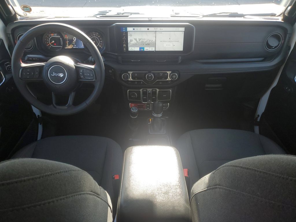 Used 2025 Jeep Wrangler Unlimited Rubicon AWD/4WD image 26