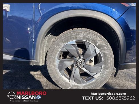 Used 2024 Nissan Rogue SV image 9