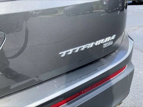 Used 2018 Ford Edge Titanium w/ Equipment Group 301A AWD/4WD image 4