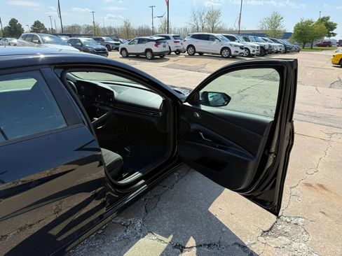 Used 2021 Hyundai Elantra SEL w/ Convenience Package FWD image 23