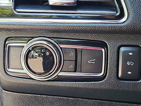 Used 2019 Lincoln Navigator Reserve AWD/4WD image 25