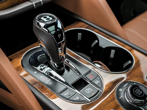 Used 2022 Bentley Bentayga AWD/4WD image 41