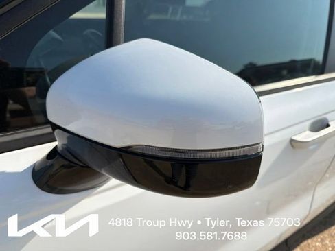 Used 2022 Kia Carnival LX w/ Paint Protection Package FWD image 5