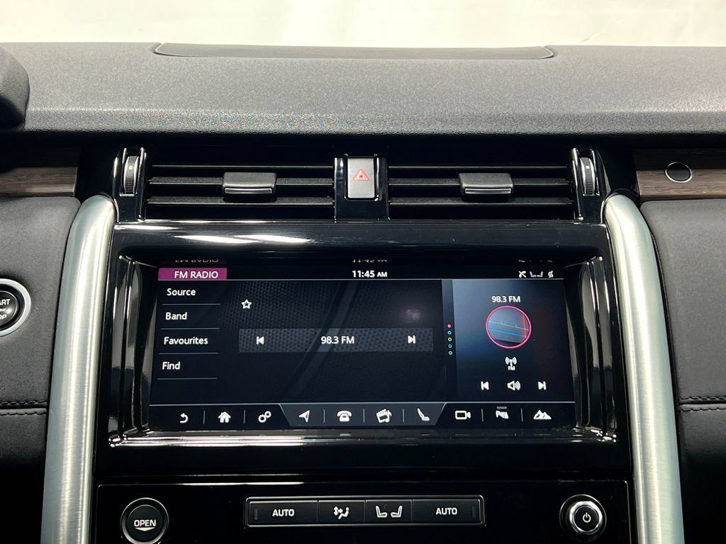 Used 2018 Land Rover Discovery HSE AWD/4WD image 27