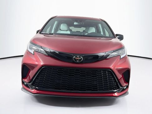 New 2026 Toyota Sienna XSE FWD image 2