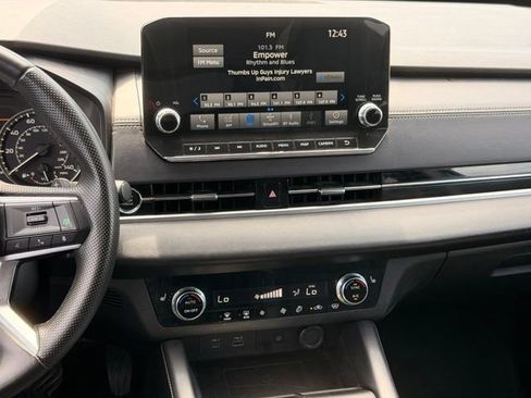 Used 2024 Mitsubishi Outlander SE AWD/4WD image 16