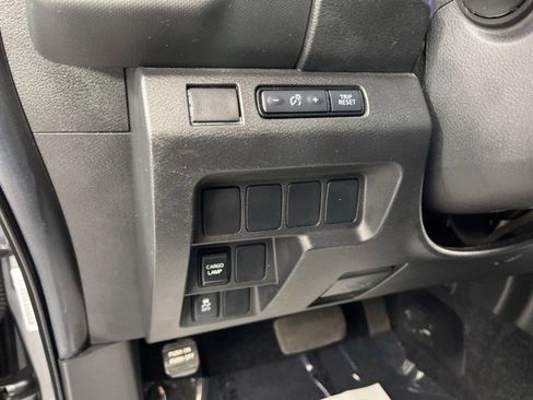 Used 2024 Nissan Frontier SV image 25