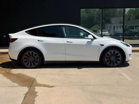 Used 2022 Tesla Model Y Performance AWD/4WD image 10