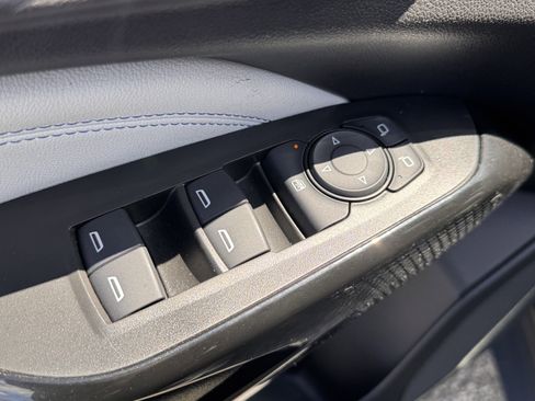 Used 2025 Chevrolet Trax LT image 5