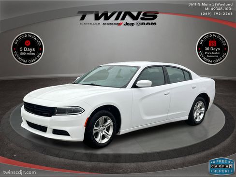 Used 2022 Dodge Charger SXT RWD image 9