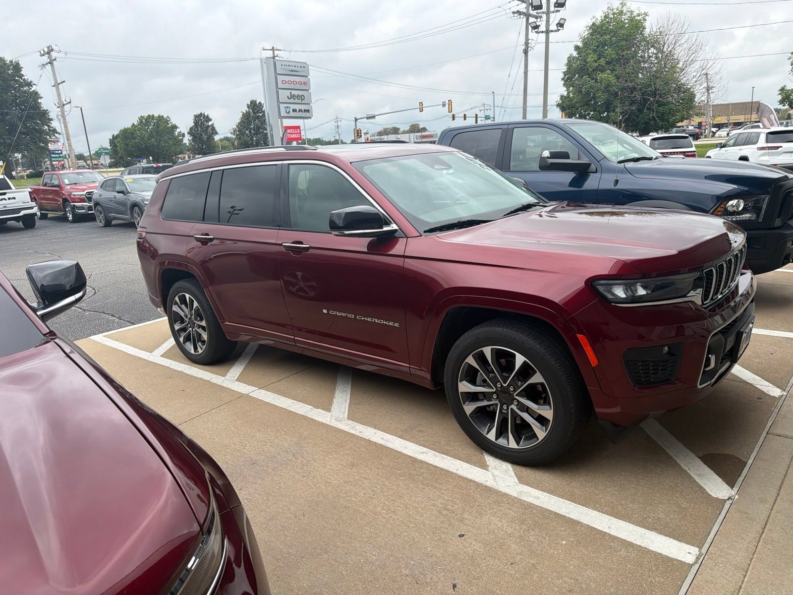 Used 2021 Jeep Grand Cherokee L Overland w/ Luxury Tech Group IV AWD/4WD image 6