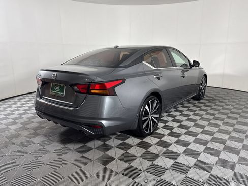 Used 2022 Nissan Altima 2.5 SR FWD image 8