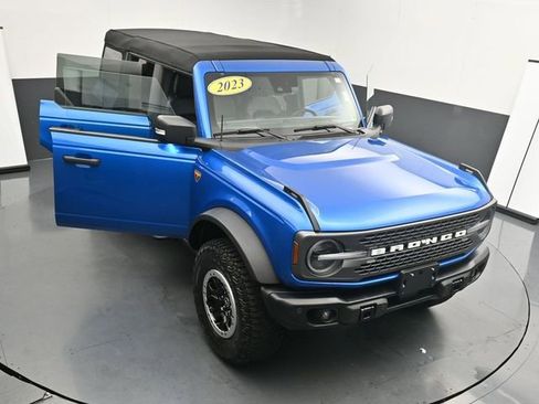 Used 2023 Ford Bronco Badlands image 36