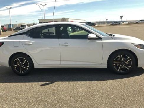 Used 2024 Nissan Sentra SV image 9