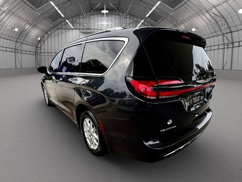 Used 2021 Chrysler Pacifica Touring-L FWD image 5