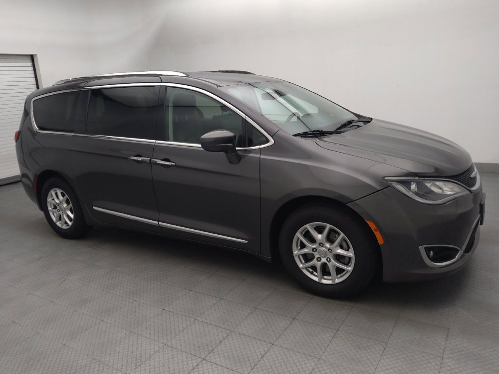 Used 2020 Chrysler Pacifica Touring-L FWD image 11