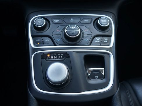 Used 2015 Chrysler 200 C w/ Navigation & Sound Group I image 30