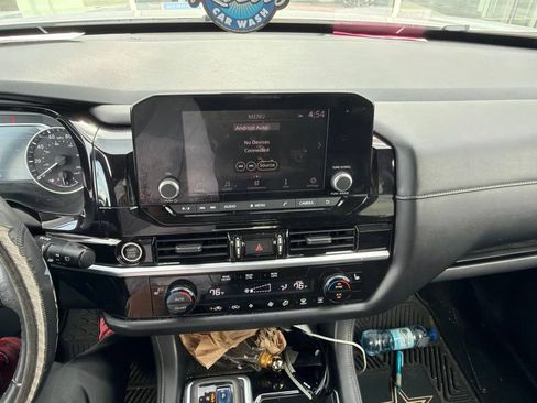 Used 2022 Nissan Pathfinder SV FWD image 12