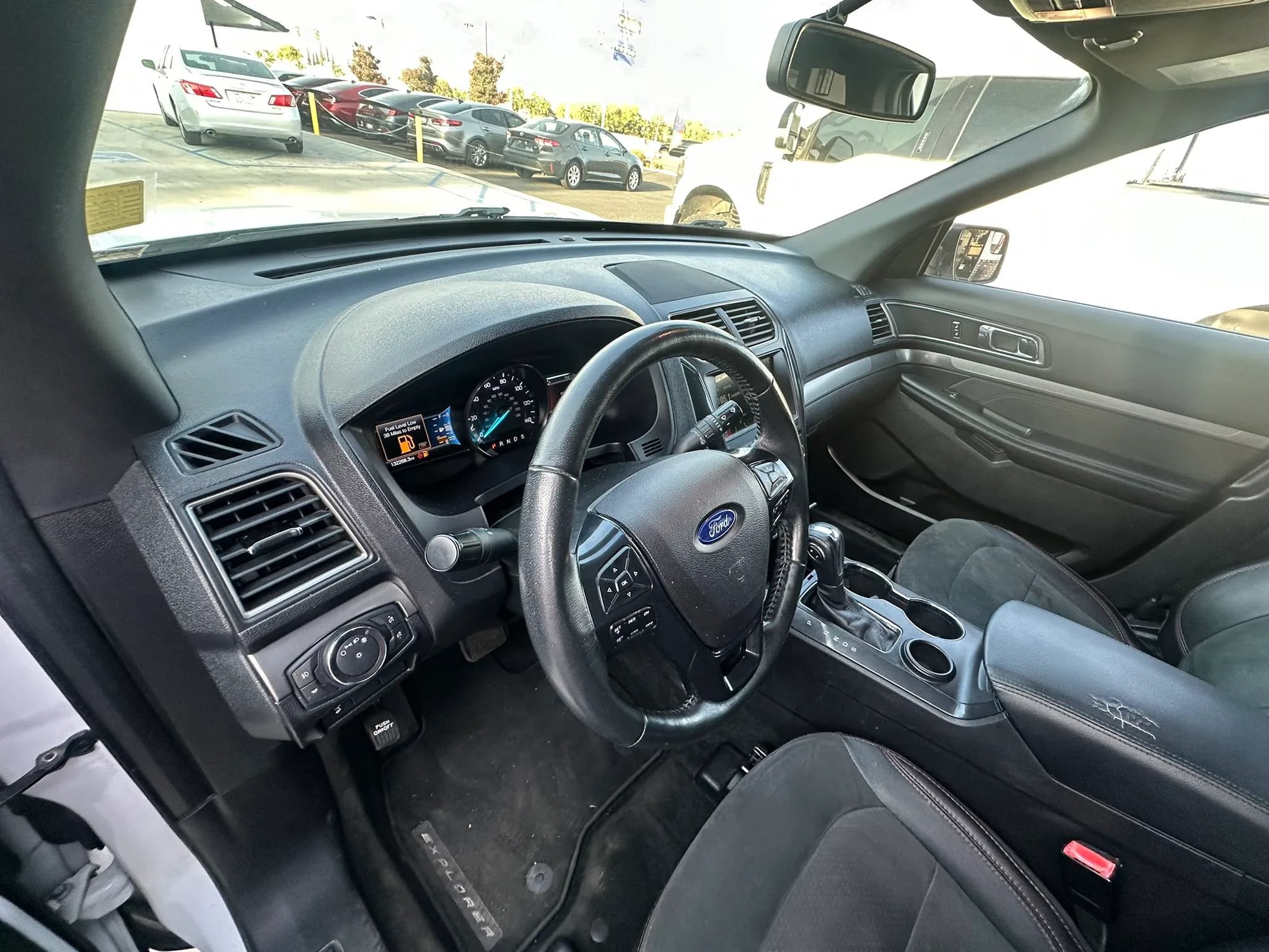 Used 2018 Ford Explorer XLT w/ Equipment Group 202A FWD image 29