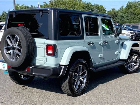 Used 2024 Jeep Wrangler Unlimited w/ Convenience Group AWD/4WD image 12