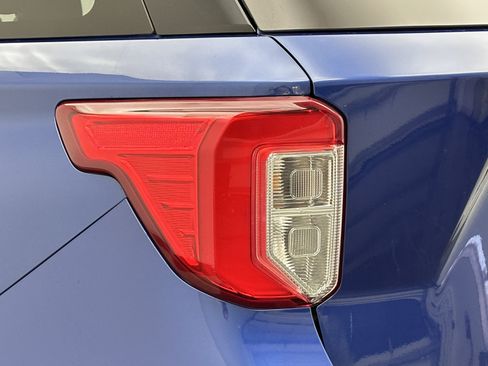 Used 2022 Ford Explorer XLT RWD image 11