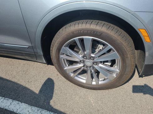 Used 2025 Cadillac XT5 Premium Luxury w/ Technology Package FWD image 4