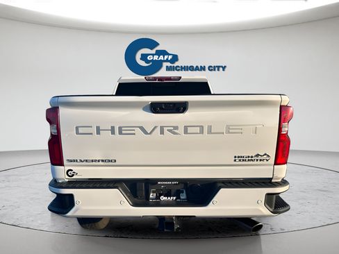 Used 2024 Chevrolet Silverado 2500 High Country AWD/4WD image 4