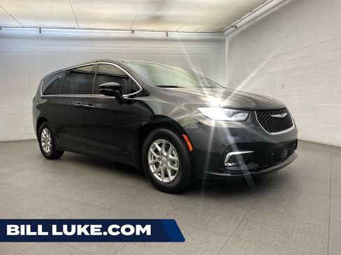New 2026 Chrysler Pacifica Select FWD image 1