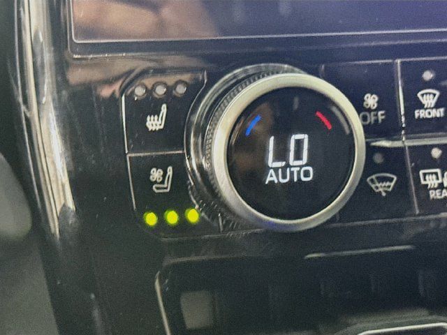 Used 2023 Toyota Highlander Platinum FWD image 19