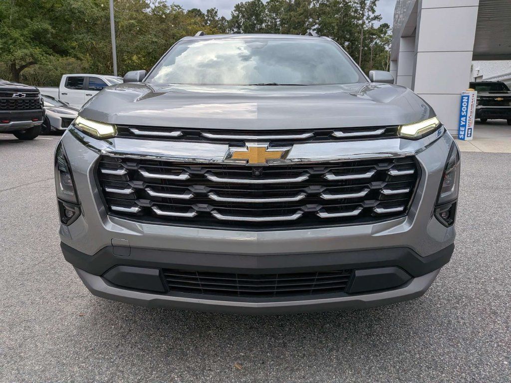 Used 2025 Chevrolet Equinox LT w/ Convenience Package II FWD image 9