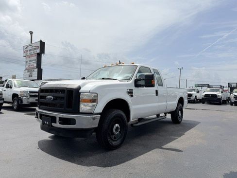 Used 2010 Ford F250 XL AWD/4WD image 2
