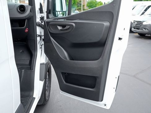 Used 2025 Mercedes-Benz Sprinter 2500 image 20