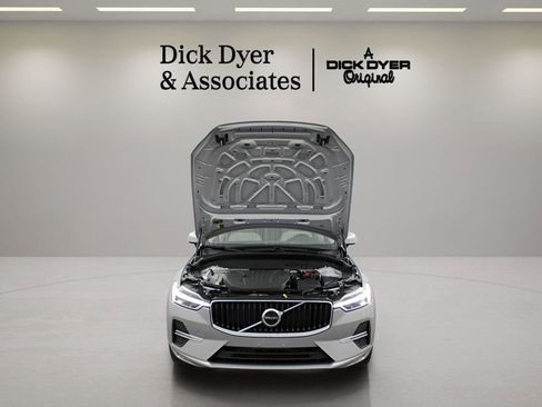 Certified 2023 Volvo XC60 B5 Core w/ Climate Package AWD/4WD image 7