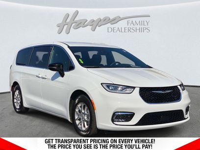 Used 2026 Chrysler Pacifica Select