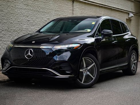 Used 2023 Mercedes-Benz EQS 580 4MATIC SUV image 2