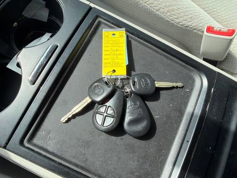 Used 2013 Toyota Sienna LE FWD image 30