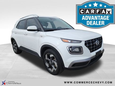 Used 2024 Hyundai Venue SEL FWD image 1