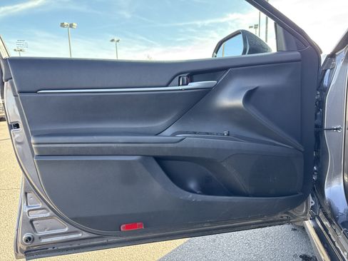 Used 2023 Toyota Camry SE image 10